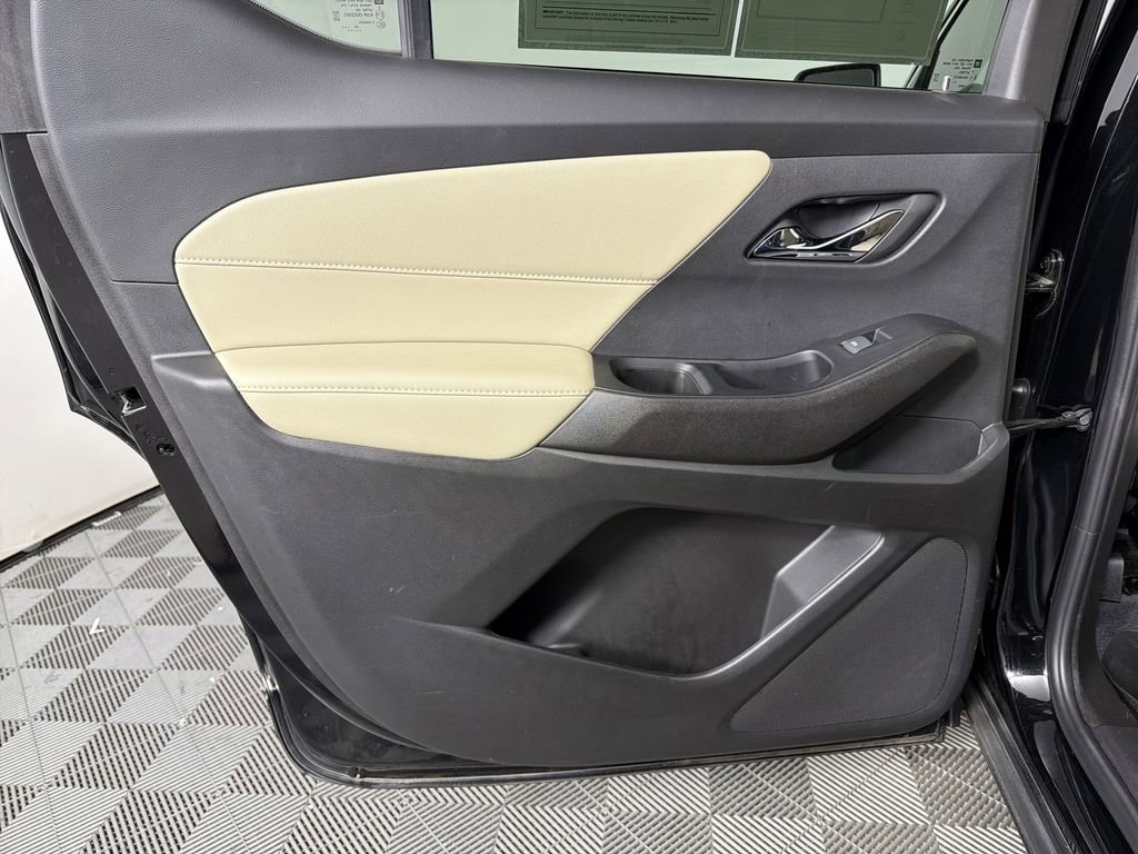 Used 2023 Chevrolet Traverse LS w/ Safety Package image 20