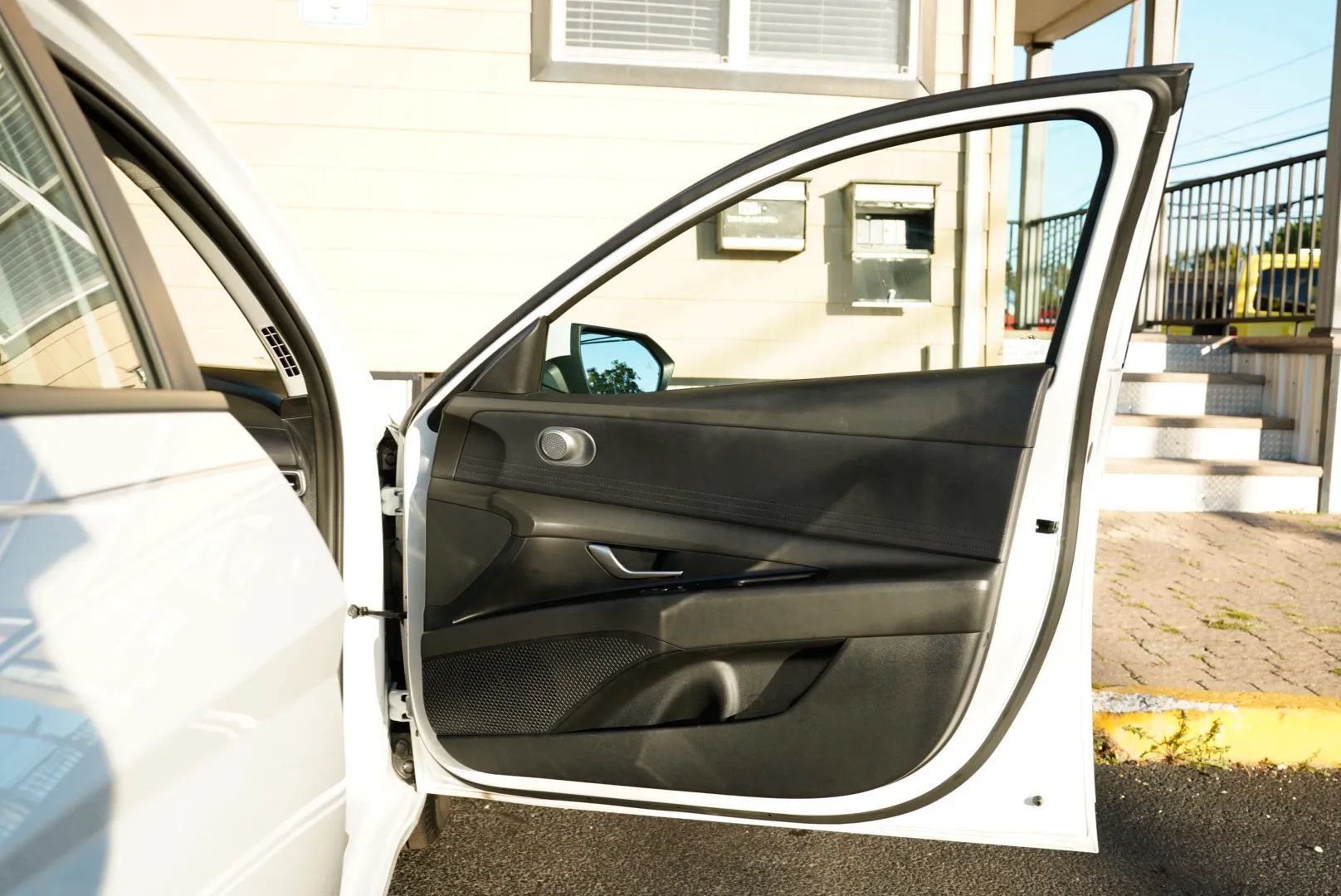 Used 2025 Hyundai Elantra SE FWD image 34
