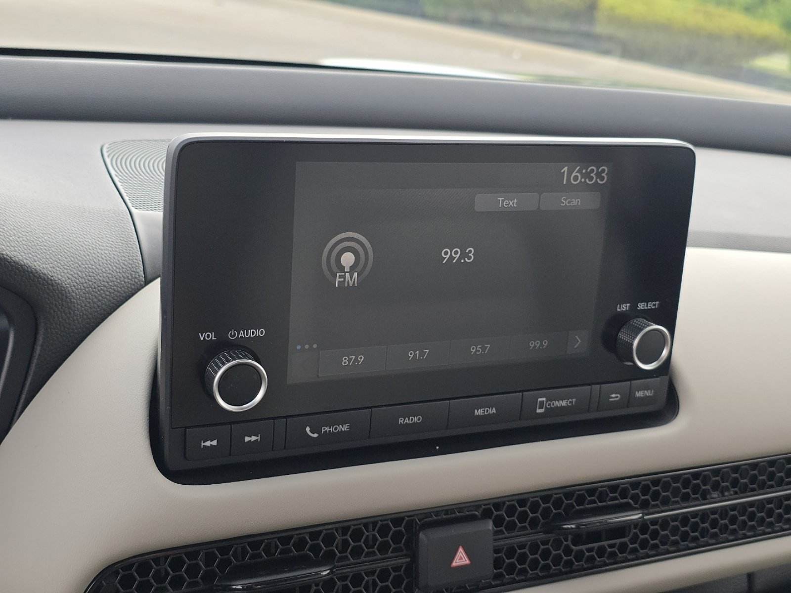 Used 2023 Honda HR-V LX image 27