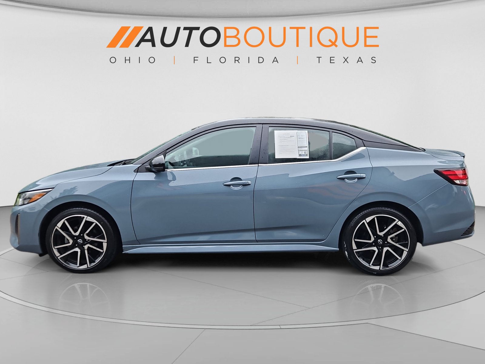 Used 2025 Nissan Sentra SR w/ SR Premium Package FWD image 2