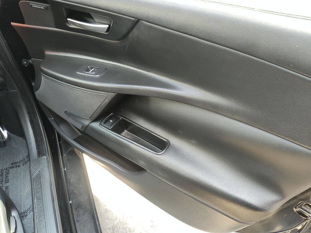 Used 2017 Jaguar XE Premium image 39