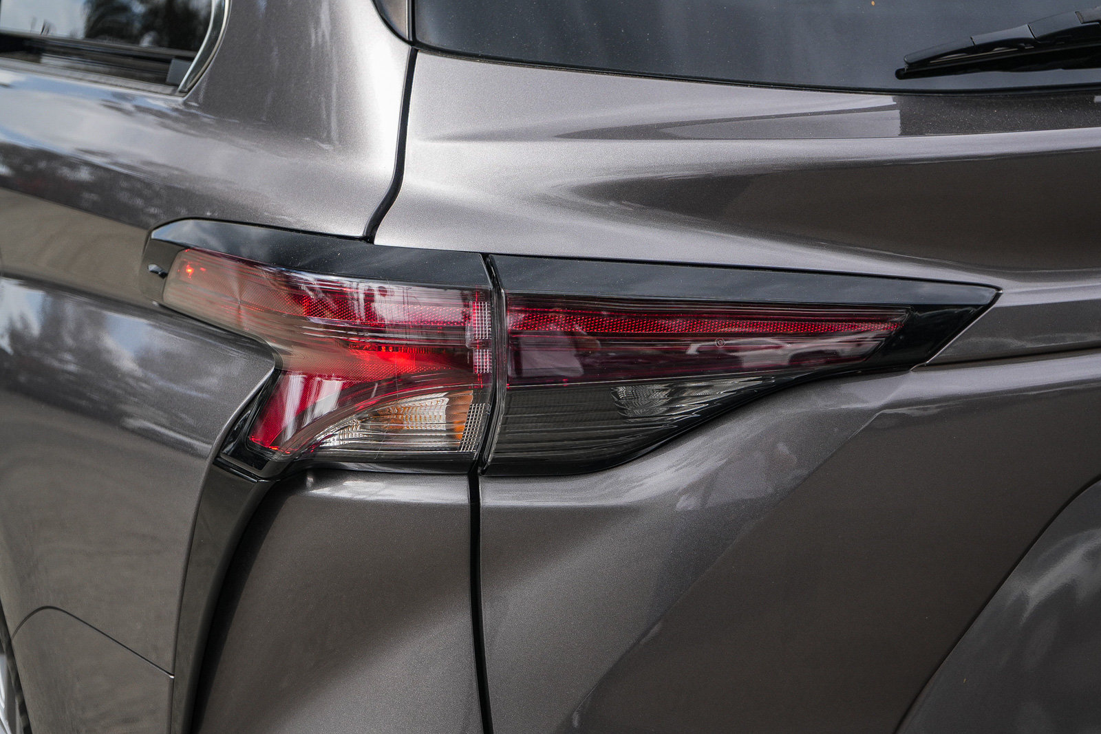 Used 2024 Toyota Sienna XLE FWD image 9