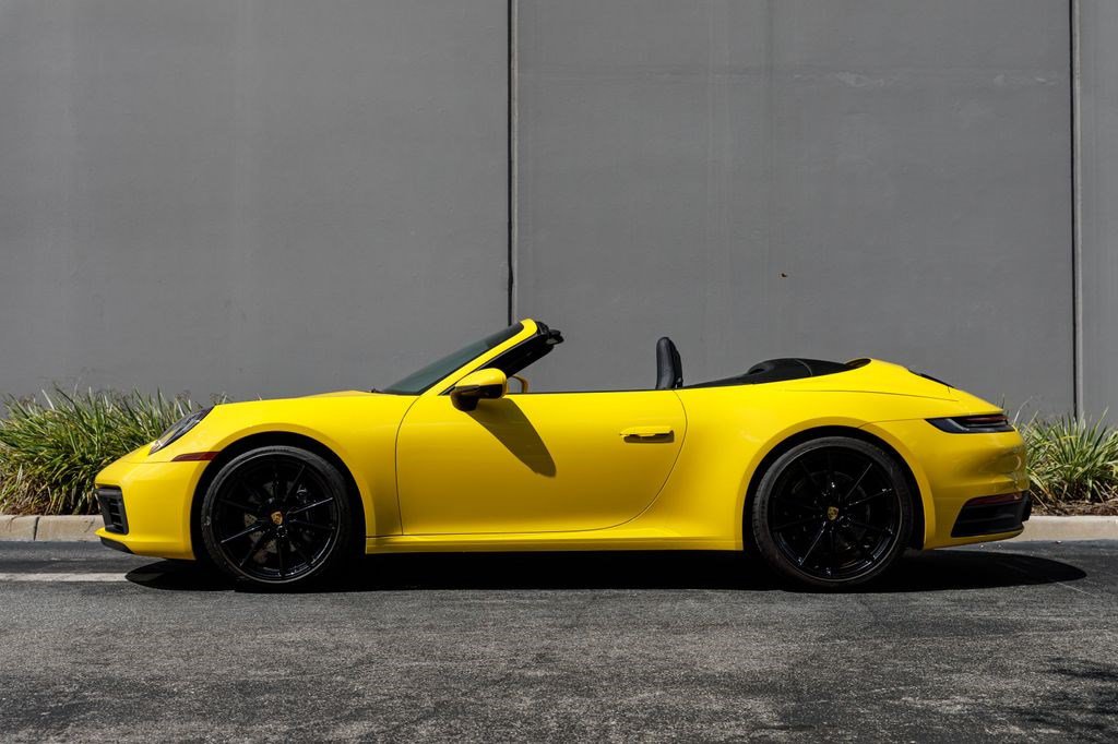 Used 2022 Porsche 911 Carrera RWD image 2