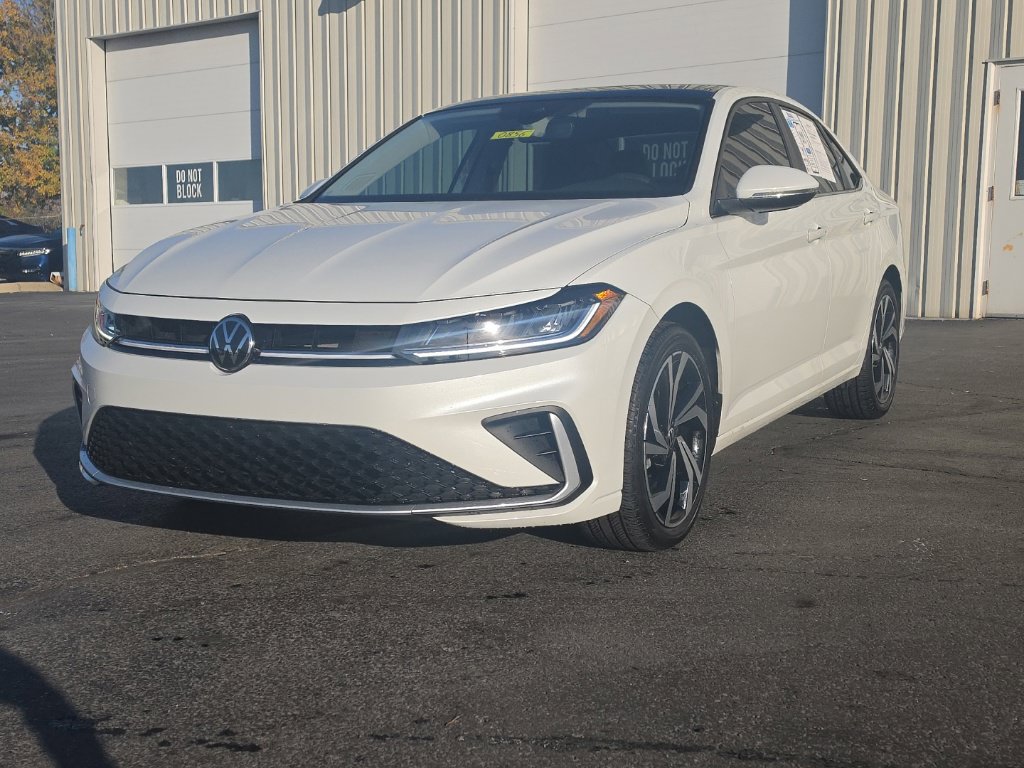 Used 2026 Volkswagen Jetta SEL FWD image 3