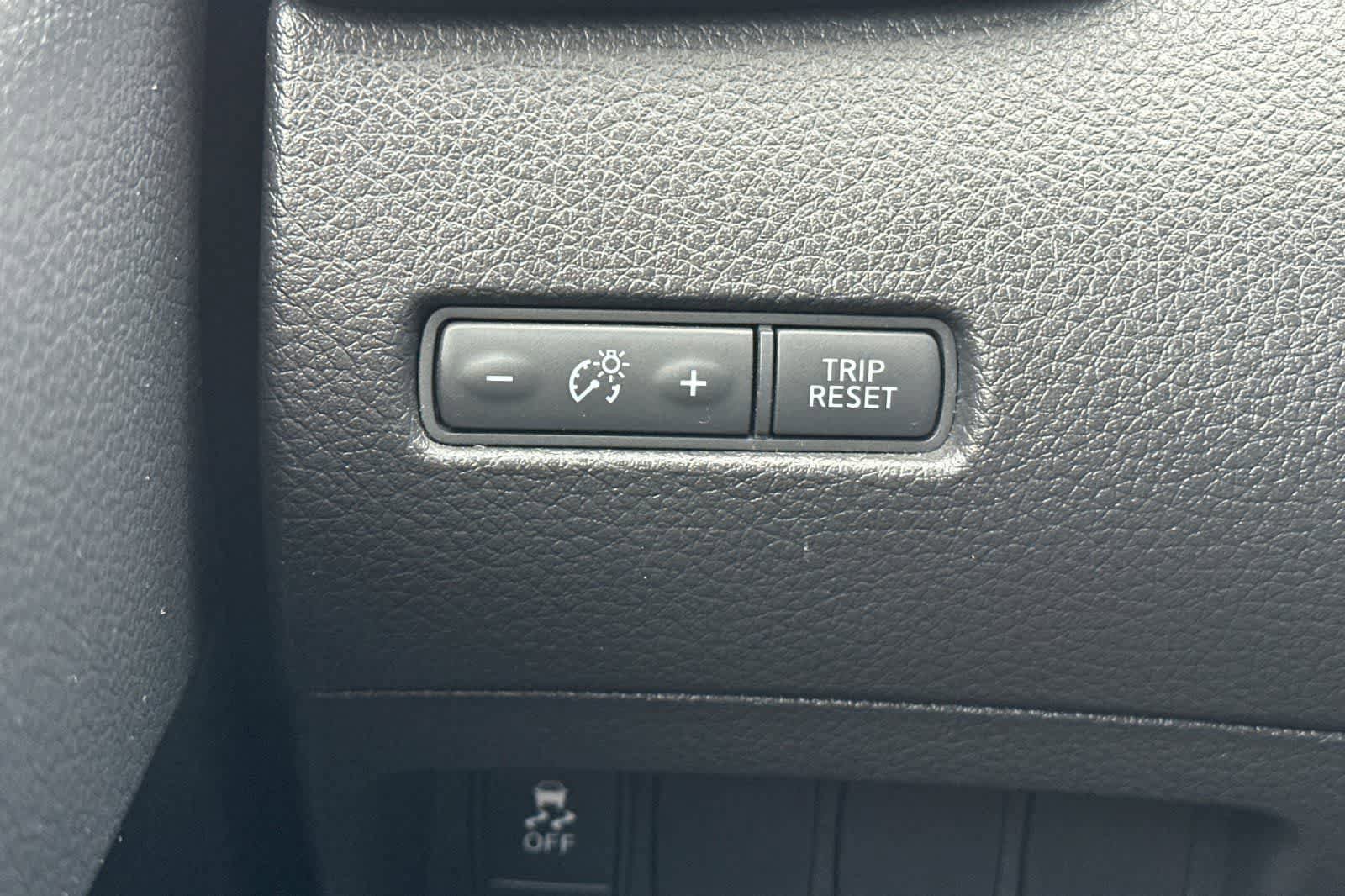 Used 2017 Nissan Rogue S FWD image 30