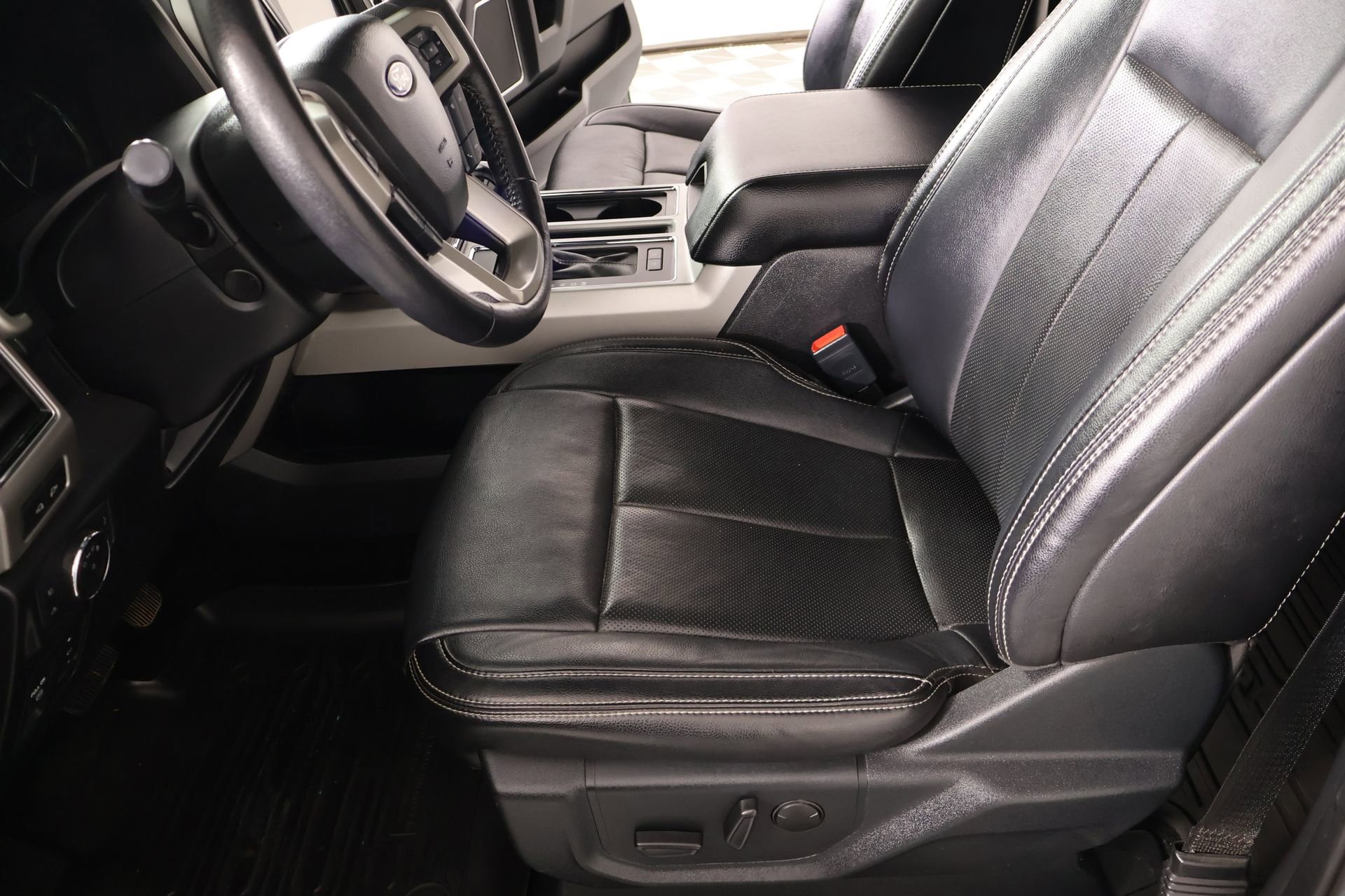 Used 2019 Ford F150 Lariat w/ Equipment Group 502A Luxury AWD/4WD image 12