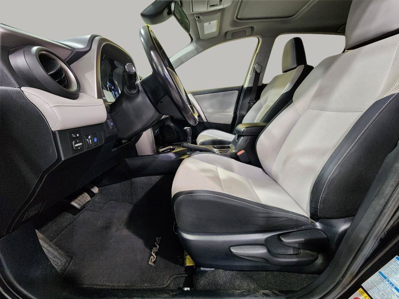 Used 2016 Toyota RAV4 XLE w/ Convenience Package AWD/4WD image 13