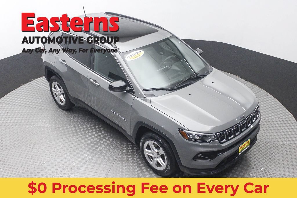 Used 2023 Jeep Compass Latitude w/ Sun and Sound Group AWD/4WD image 3