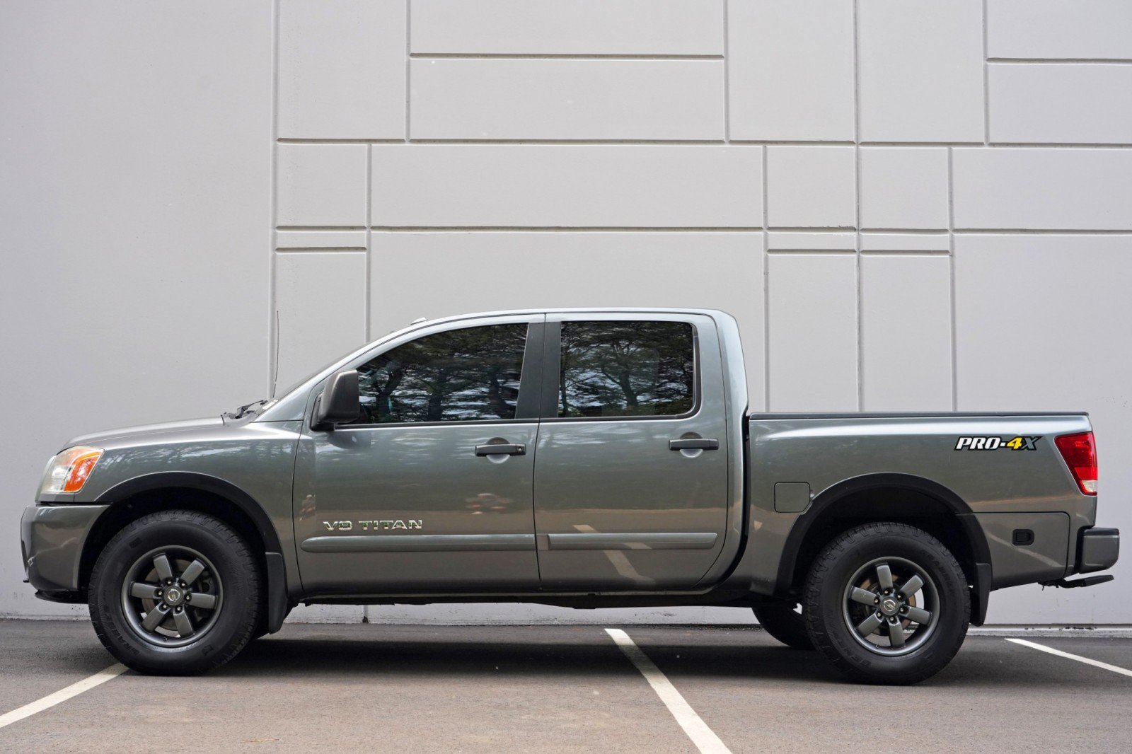 Used 2015 Nissan Titan PRO-4X AWD/4WD image 8