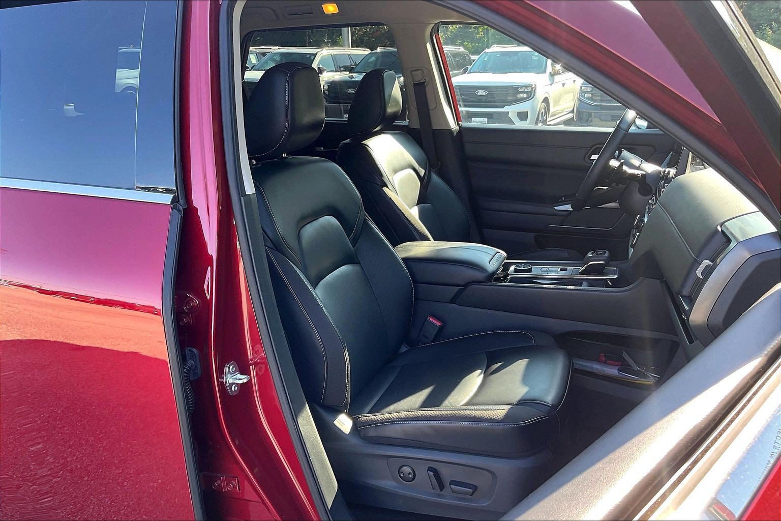 Used 2024 Nissan Pathfinder SL AWD/4WD image 7
