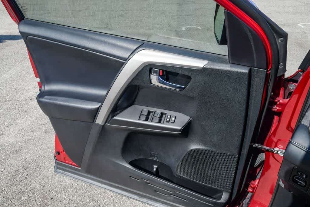 Used 2018 Toyota RAV4 XLE FWD image 24