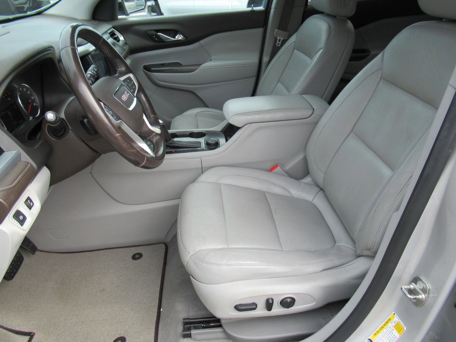 Used 2018 GMC Acadia SLT image 17