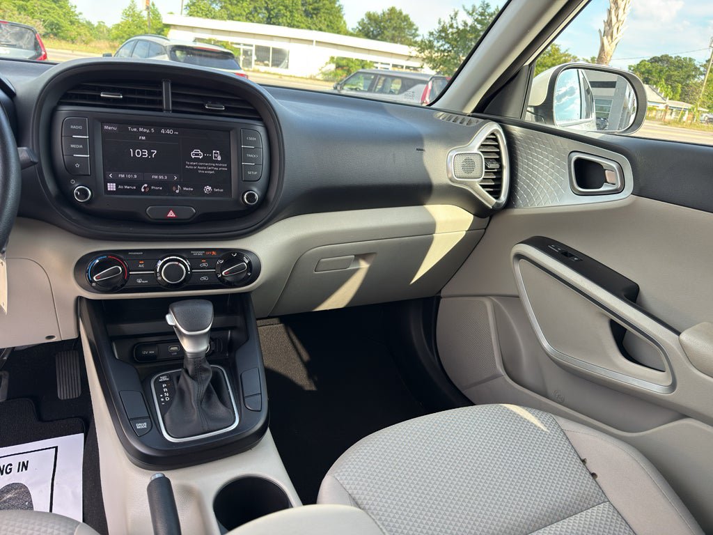 Used 2024 Kia Soul LX w/ Option Group 015 FWD image 21