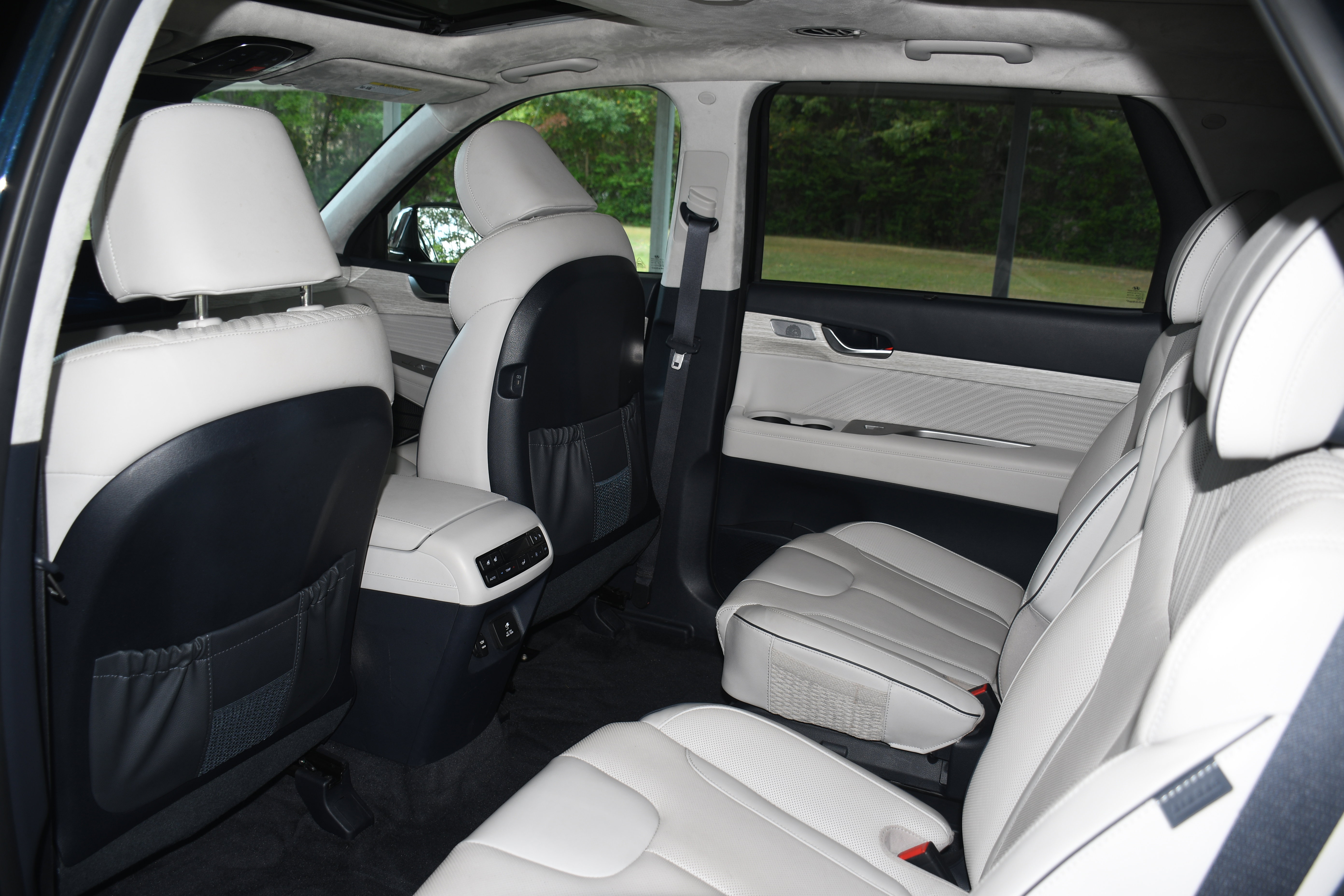 Used 2023 Hyundai Palisade Calligraphy image 17