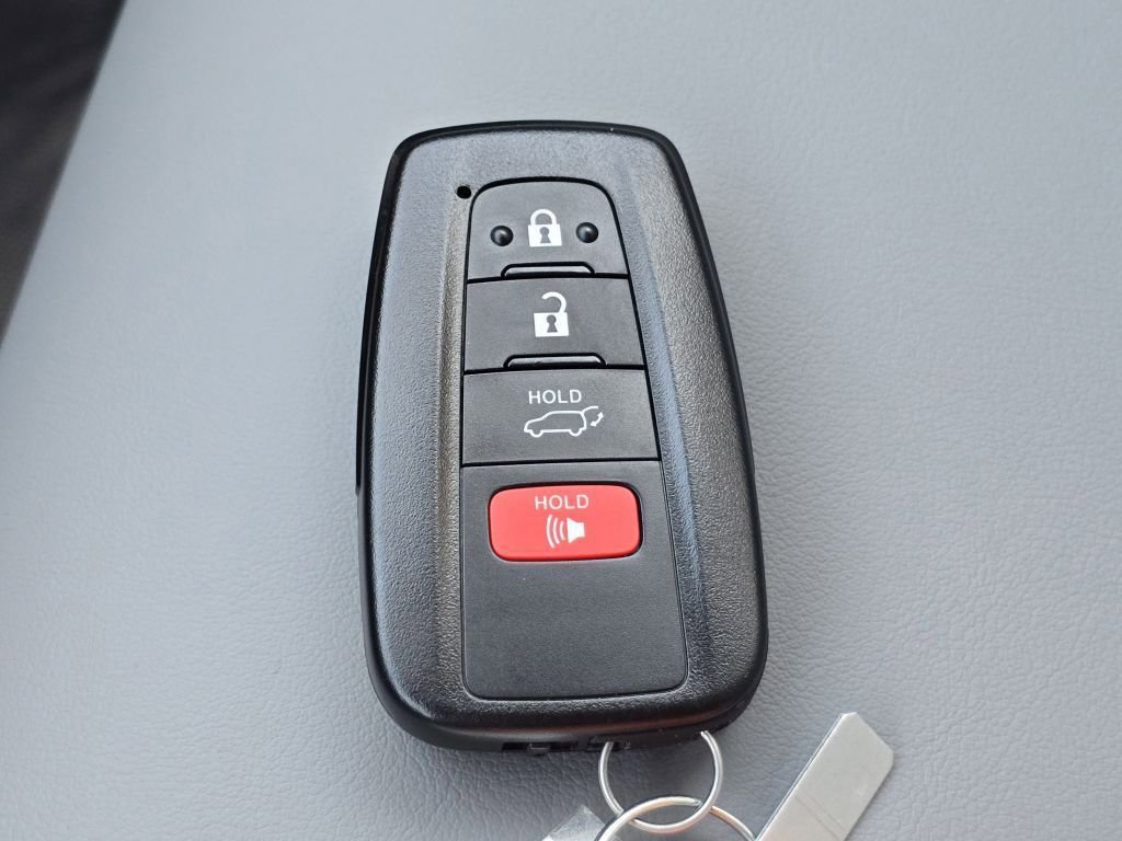 Used 2025 Toyota RAV4 XLE Premium image 34