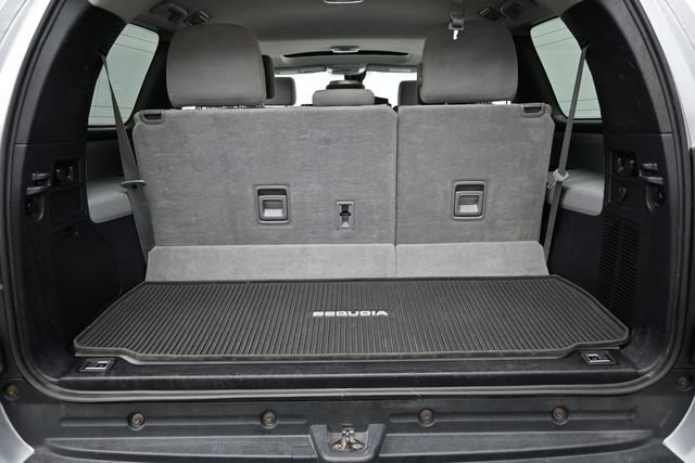 Used 2022 Toyota Sequoia SR5 AWD/4WD image 31