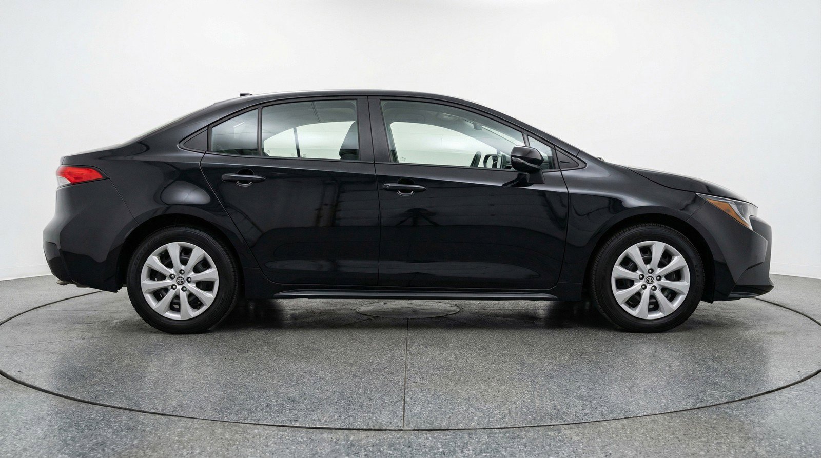 Used 2025 Toyota Corolla LE image 11