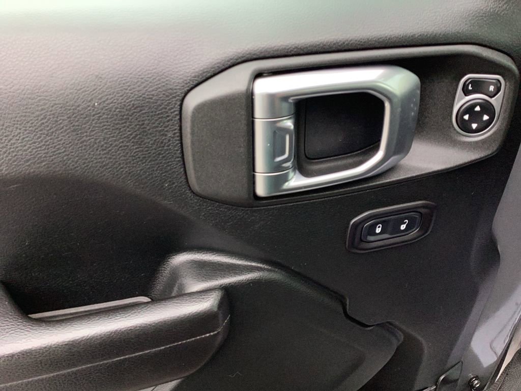 Used 2018 Jeep Wrangler Unlimited Rubicon image 12