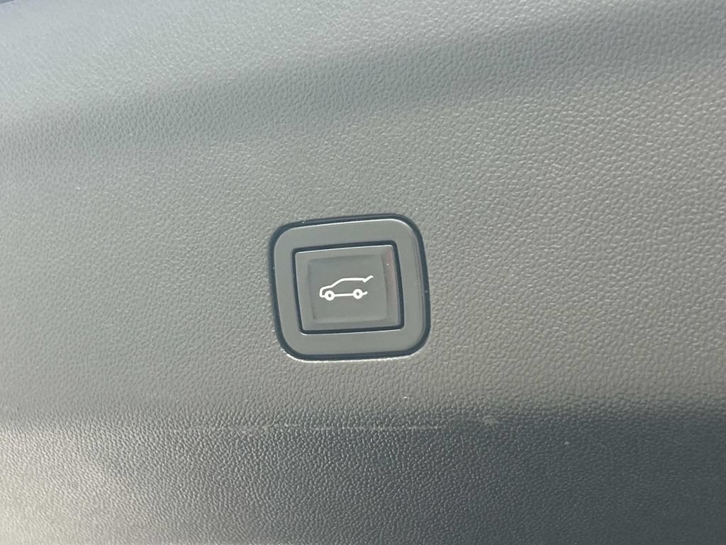 Used 2021 Chevrolet Tahoe Z71 AWD/4WD image 17
