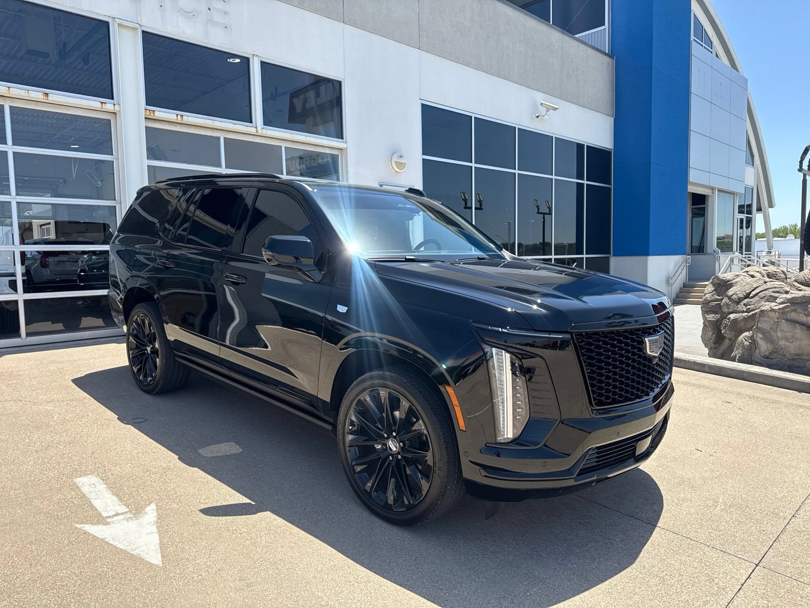 Used 2026 Cadillac Escalade Platinum Sport w/ LPO, ONYX Package AWD/4WD image 3
