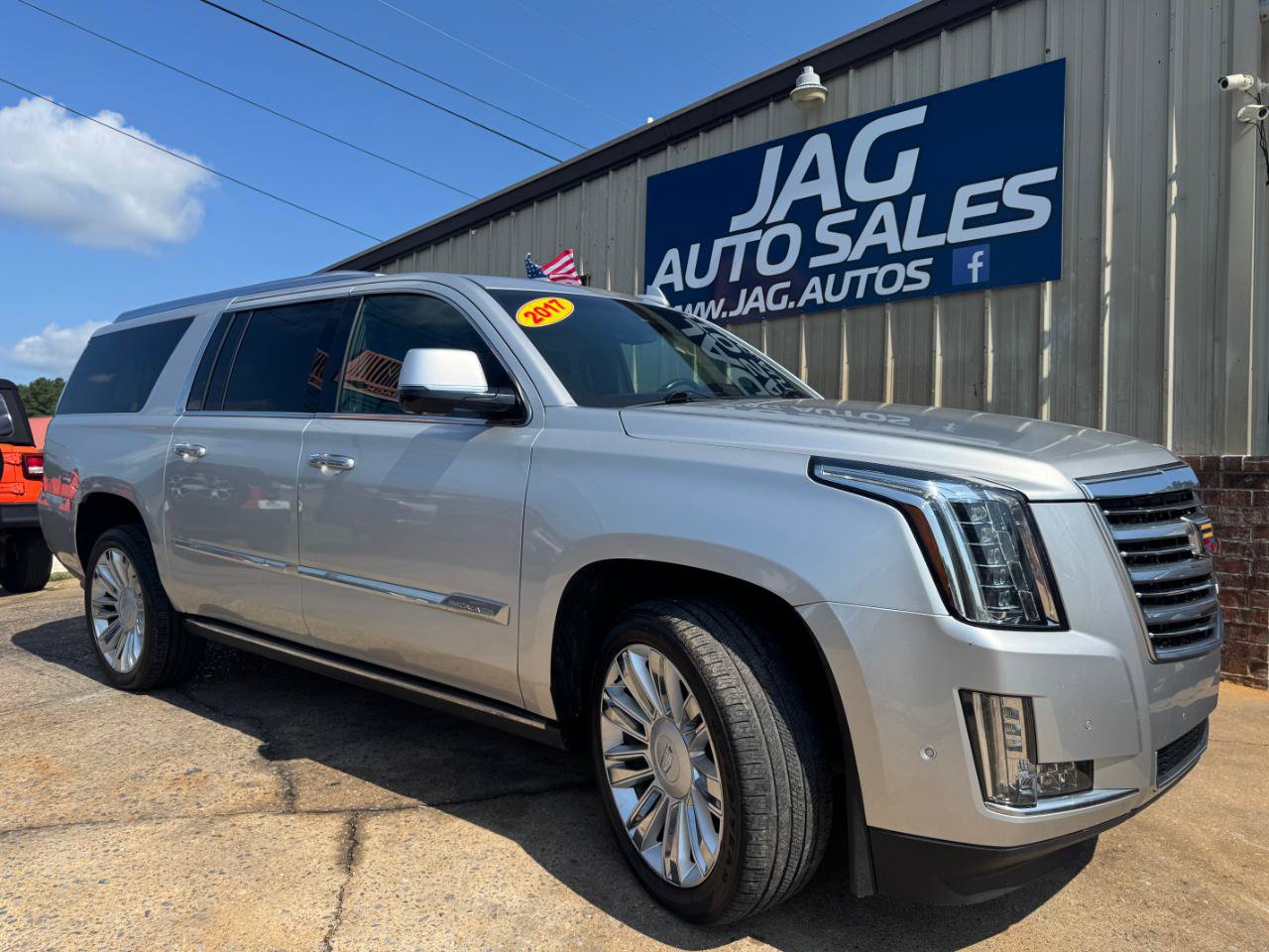 Used 2017 Cadillac Escalade ESV Platinum AWD/4WD image 2