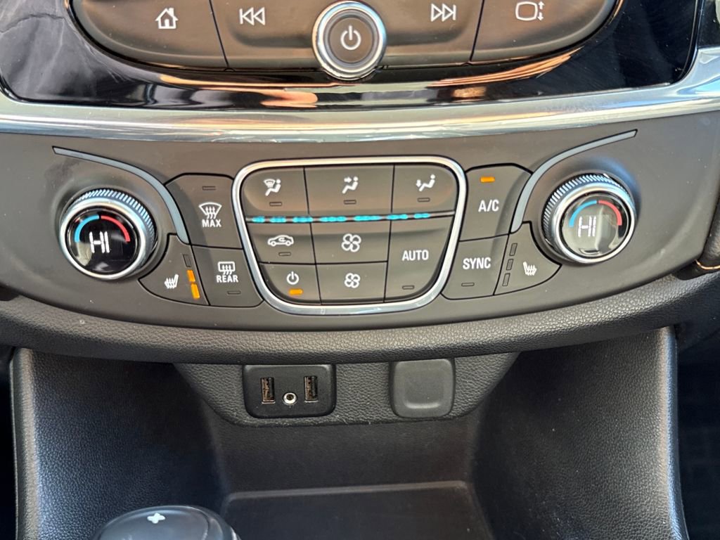 Used 2019 Chevrolet Traverse LT w/ LT Premium Package image 22