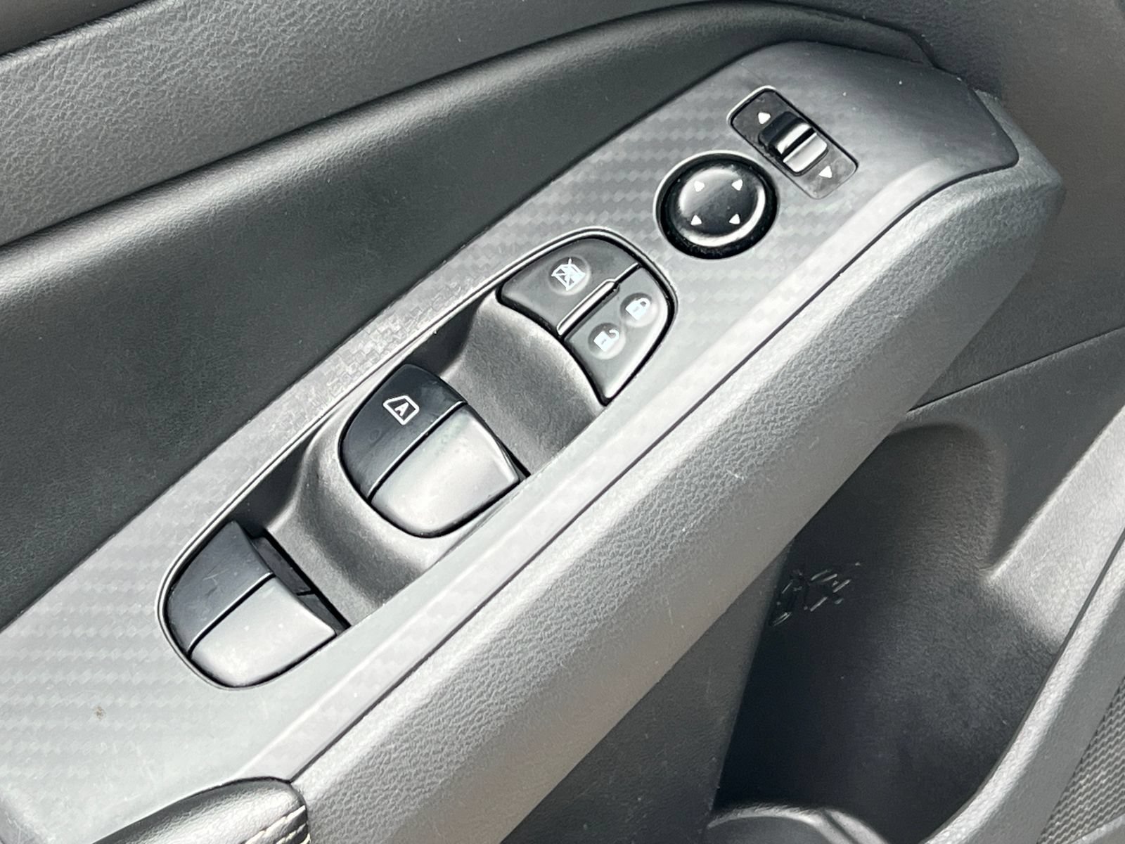 Used 2024 Nissan Altima 2.5 SV FWD image 14