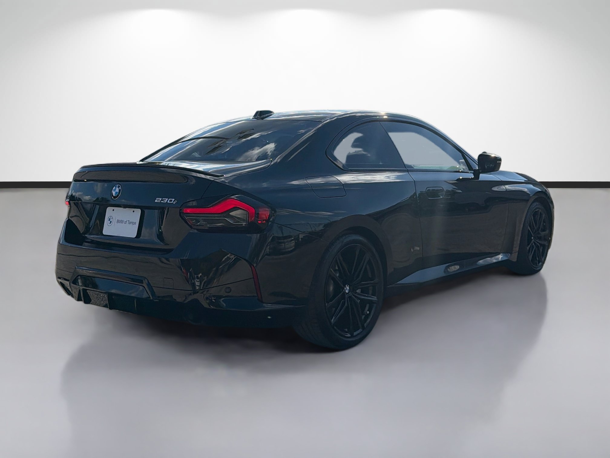 Used 2023 BMW 230i Coupe w/ M Sport Package RWD image 3