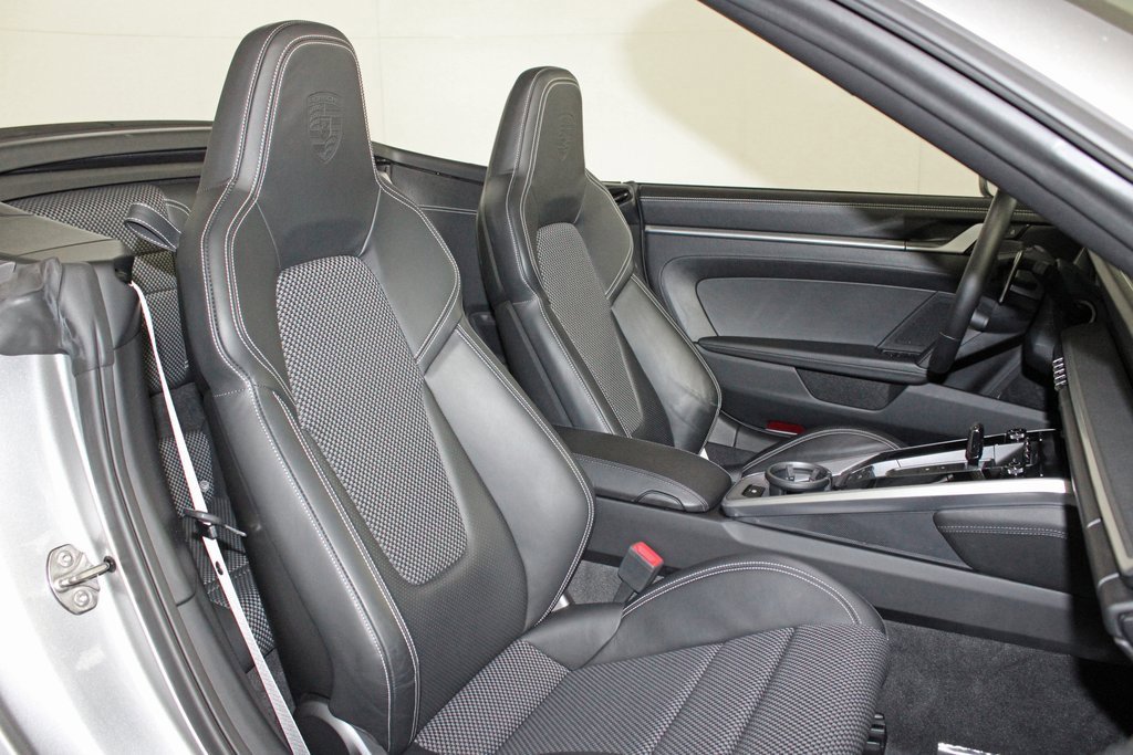 Used 2021 Porsche 911 Turbo image 40