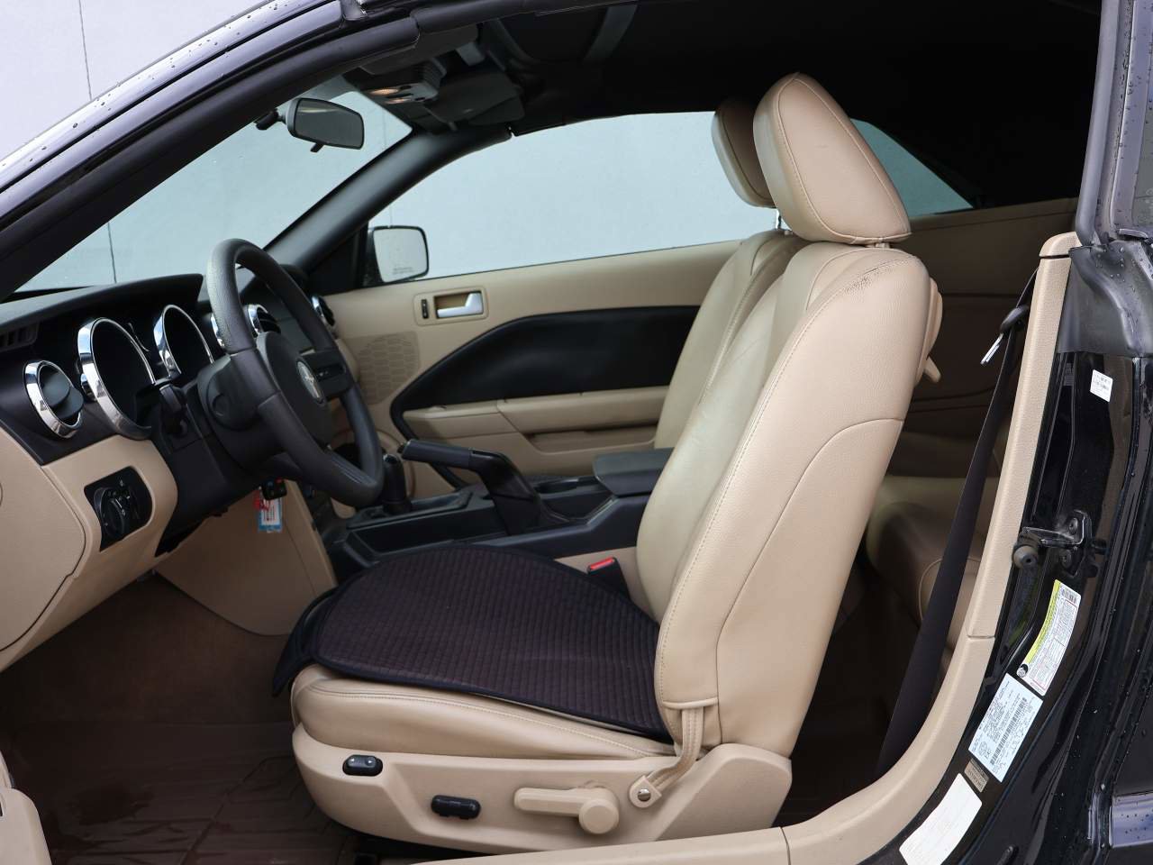 Used 2005 Ford Mustang GT Premium image 8