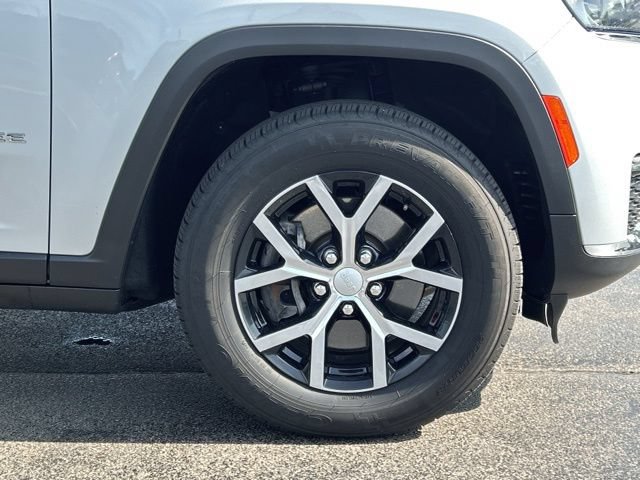 Used 2023 Jeep Grand Cherokee L Limited AWD/4WD image 15