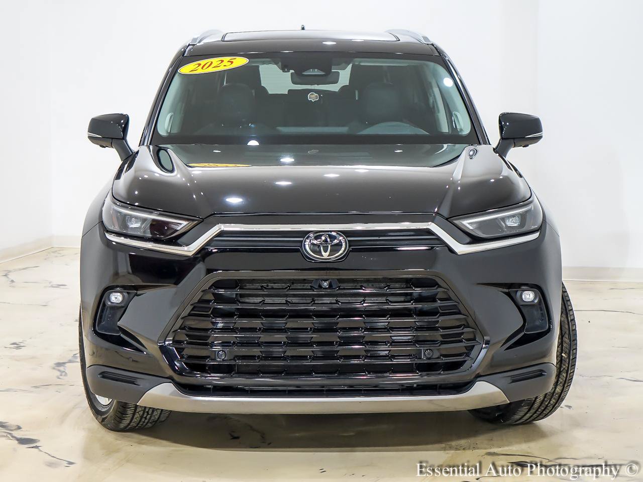 Used 2025 Toyota Grand Highlander AWD image 5
