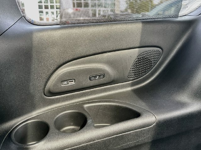 Used 2020 Chrysler Pacifica Limited FWD image 27