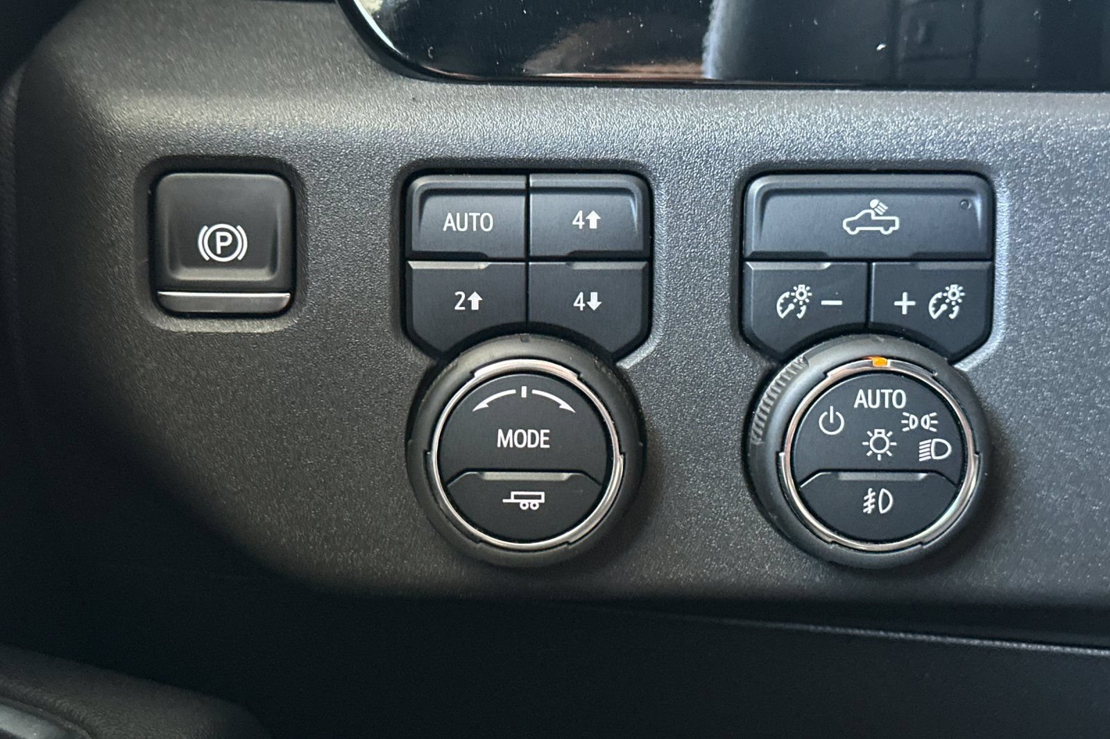 Used 2025 Chevrolet Silverado 1500 LT Trail Boss w/ LPO, Dark Essentials Package AWD/4WD image 35