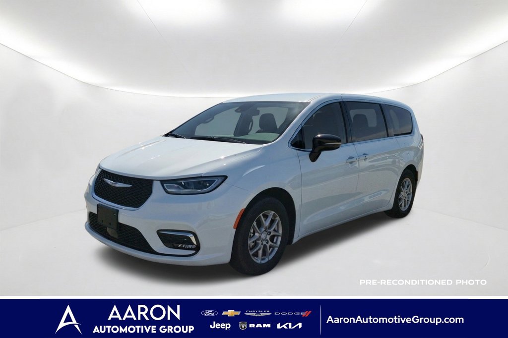 Used 2026 Chrysler Pacifica Select