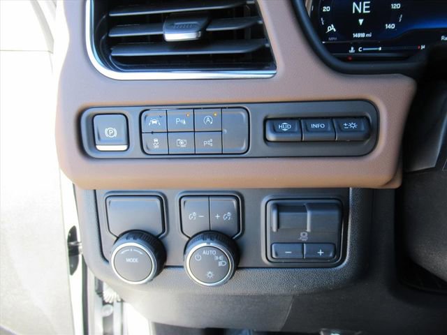 Used 2024 Chevrolet Suburban High Country w/ Advanced Technology Package image 23