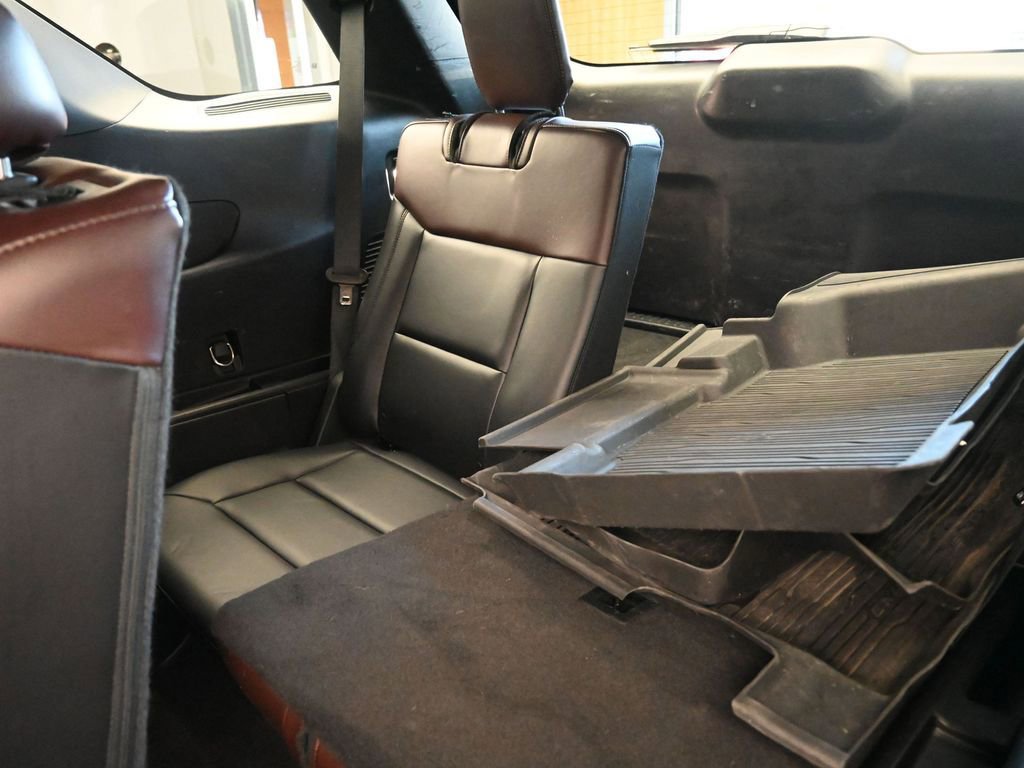 Used 2020 Ford Explorer Platinum w/ Premium Technology Package image 17