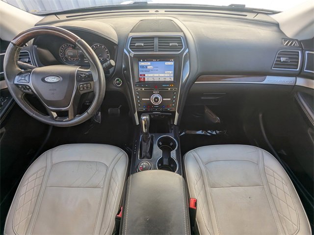Used 2017 Ford Explorer Platinum image 18