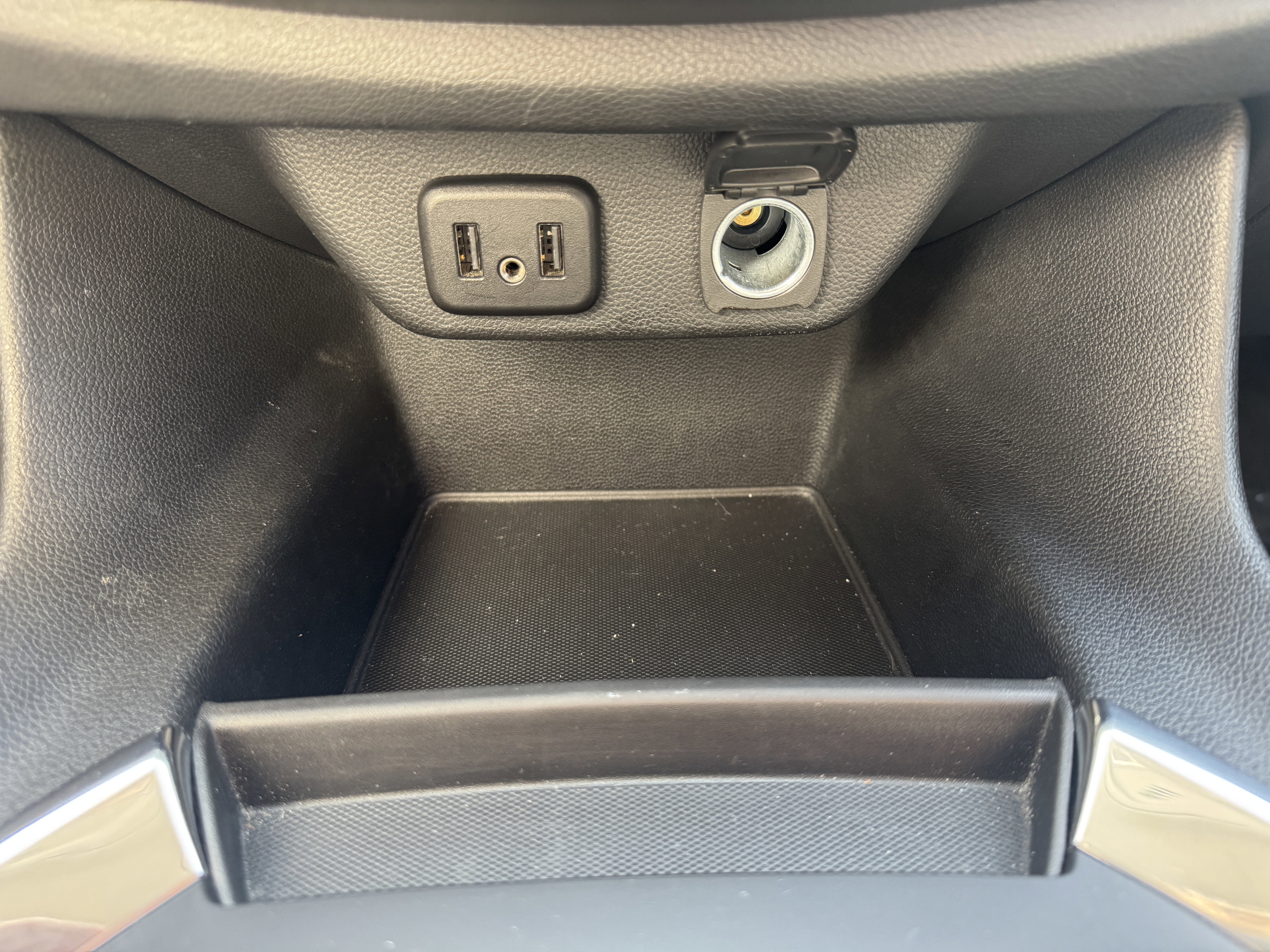 Used 2020 Chevrolet Traverse LT image 24