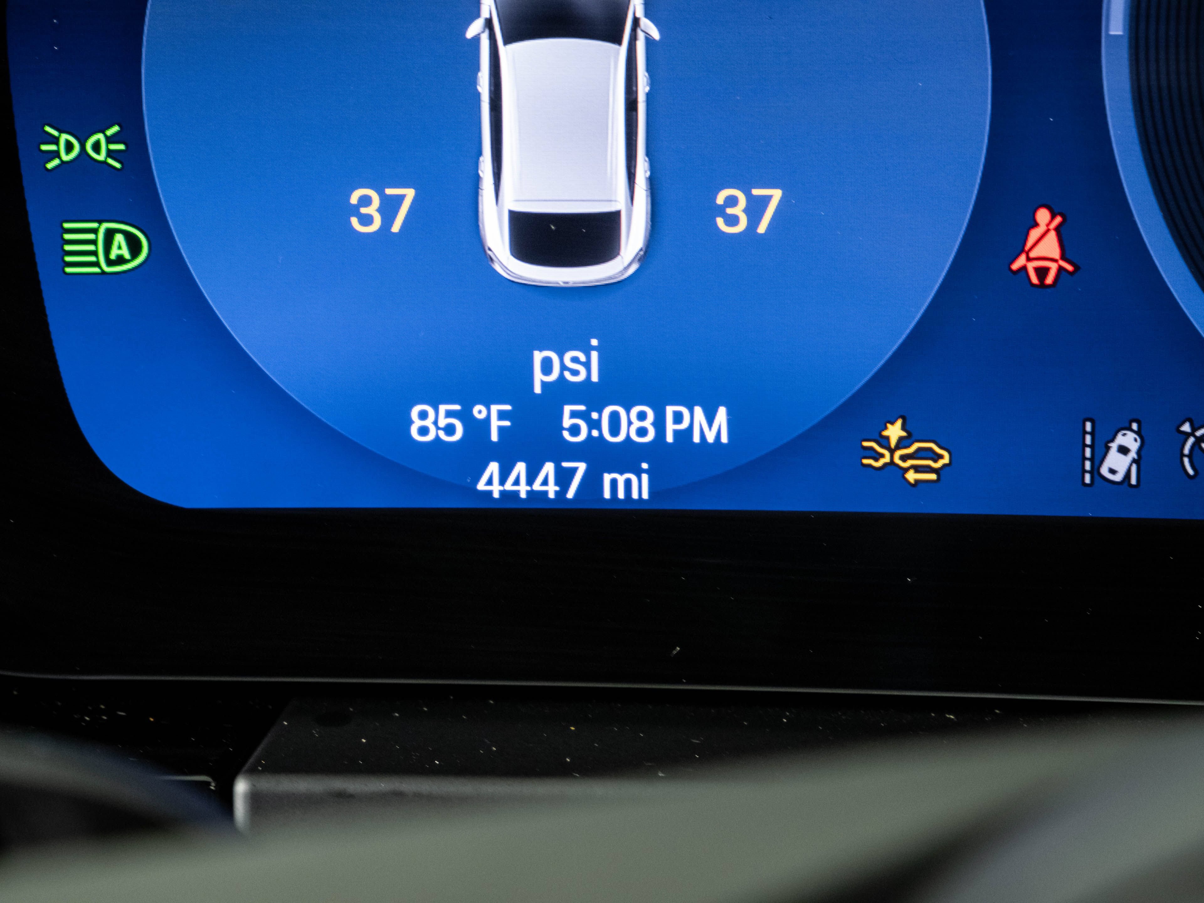 Used 2025 Porsche Macan Electric RWD image 12