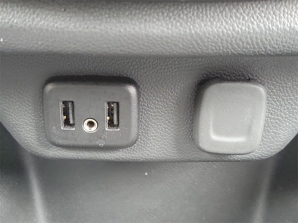 Used 2023 Chevrolet Traverse LT w/ LPO, Floor Liner Package image 32