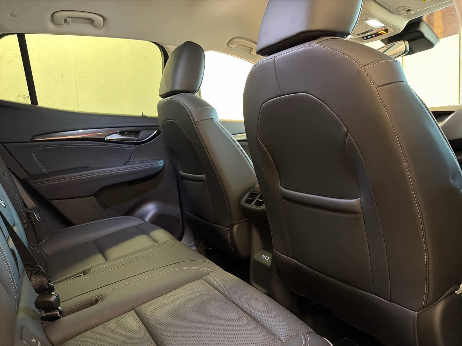 Used 2023 Buick Envision Essence image 33