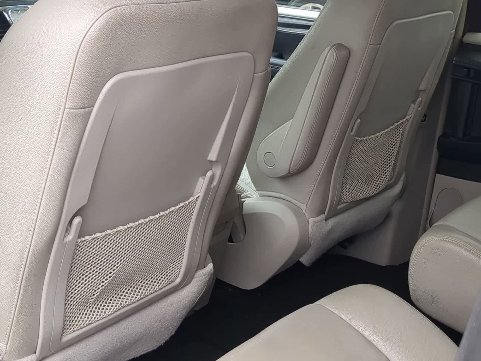 Used 2013 Chrysler Town & Country Touring-L FWD image 18