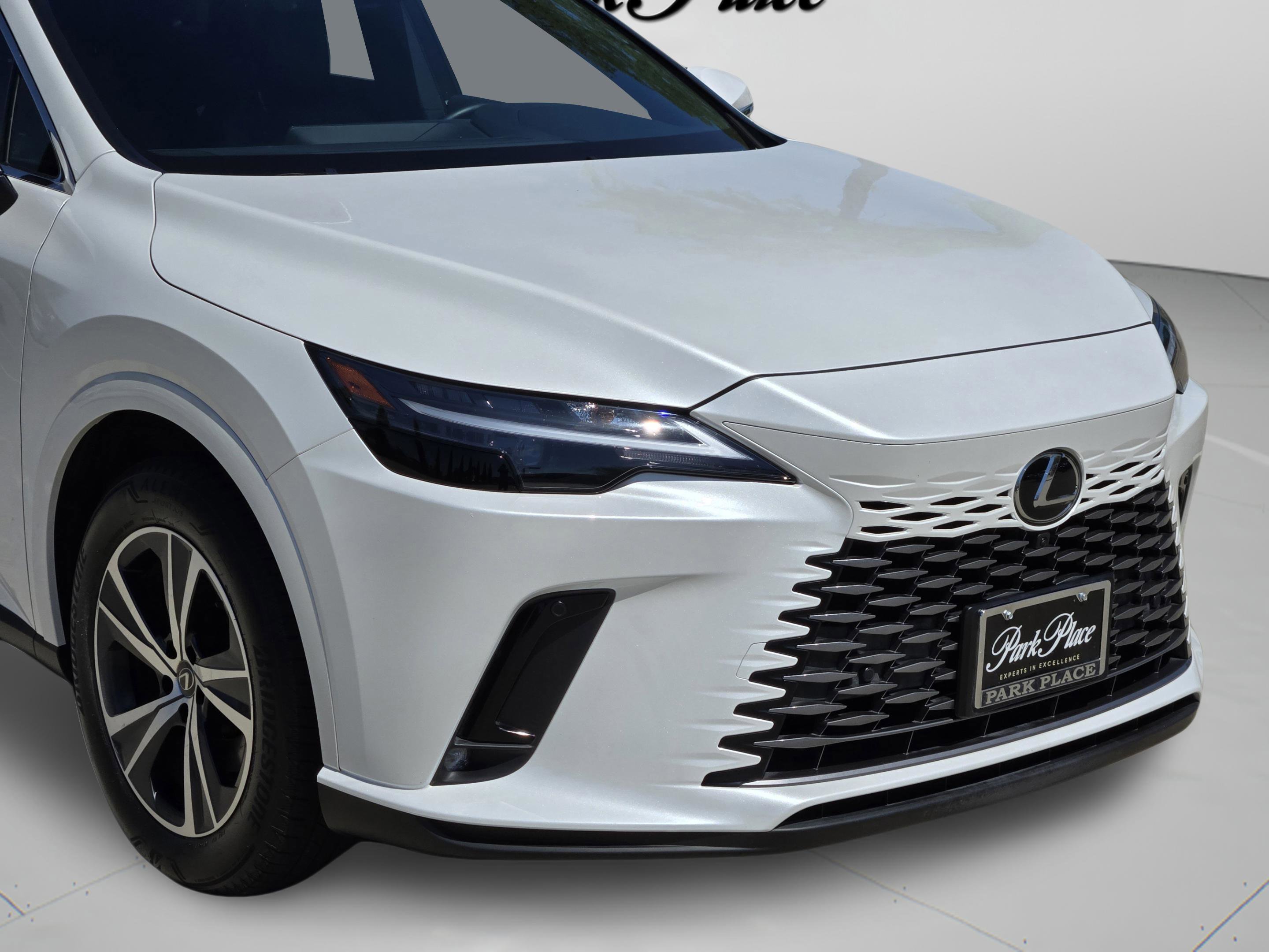 Used 2025 Lexus RX 350 Premium w/ Accessory Package (Z1) FWD image 34