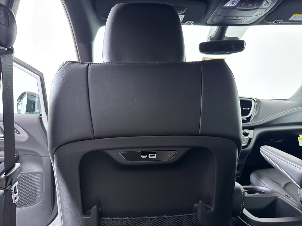 New 2026 Chrysler Pacifica Select image 33