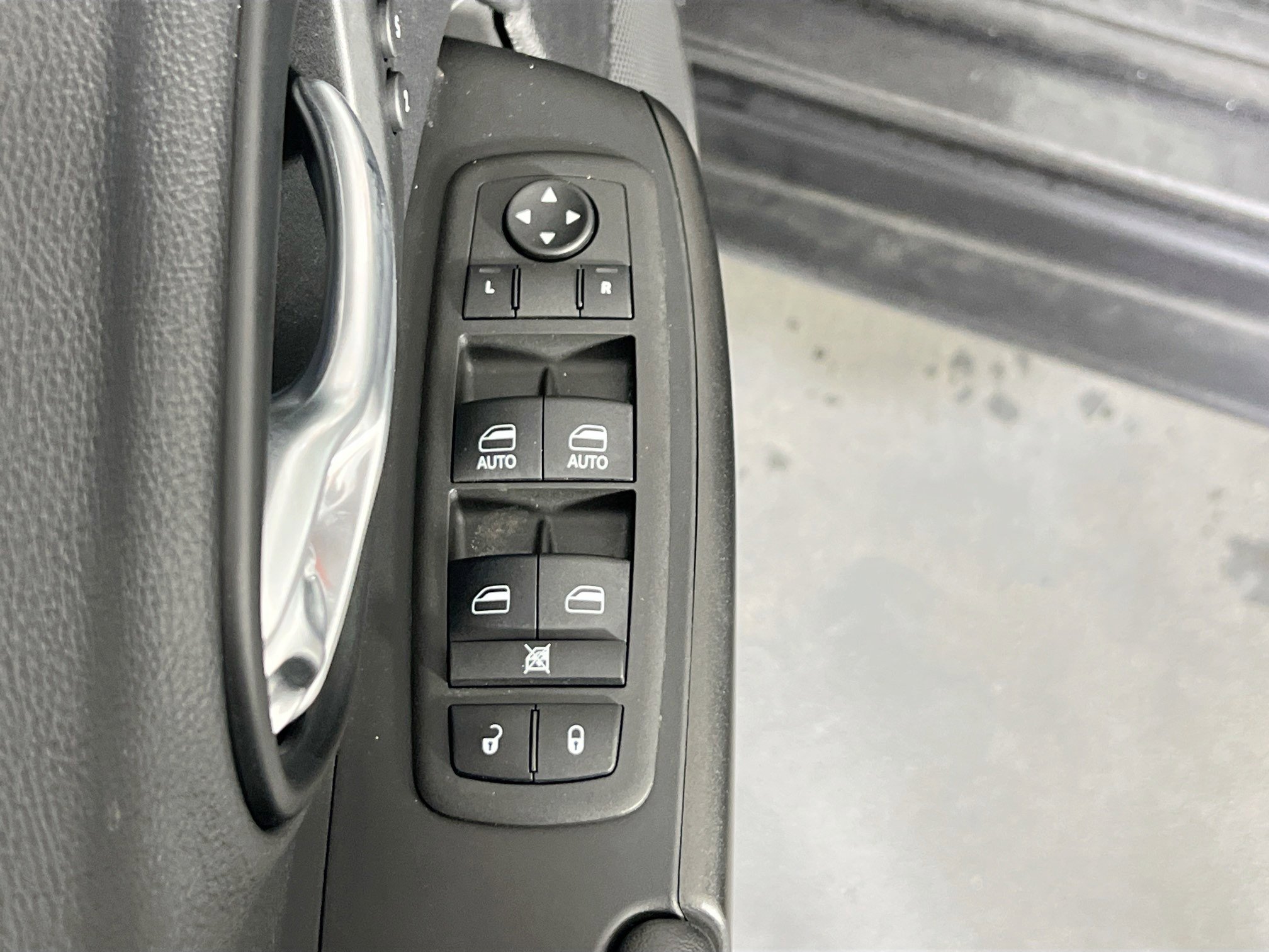 Used 2022 Jeep Cherokee Trailhawk w/ Sound & Nav Group image 18