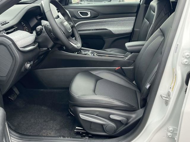 New 2026 Jeep Compass Latitude image 10