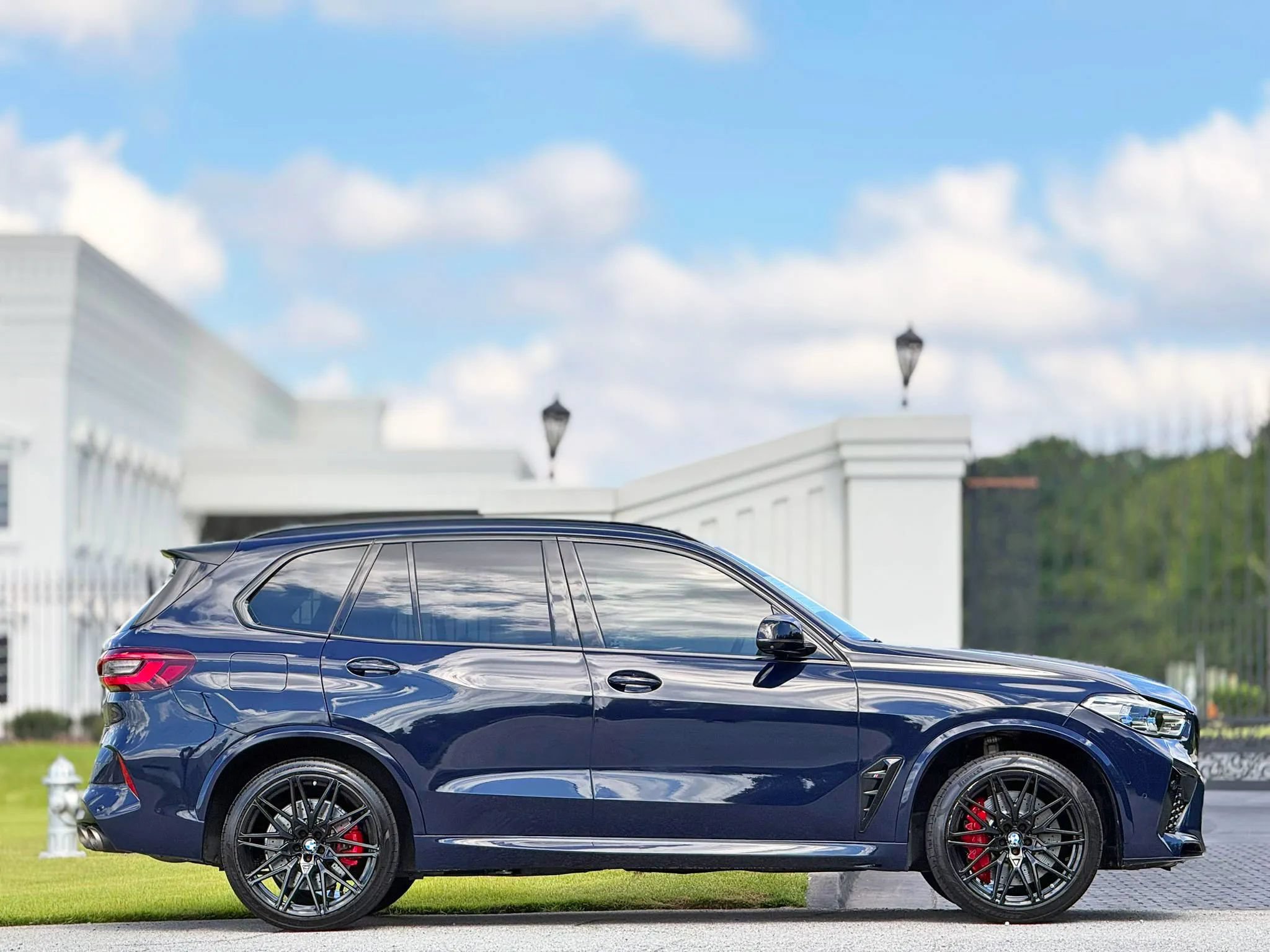 Used 2021 BMW X5 M w/ Competition Package AWD/4WD image 6
