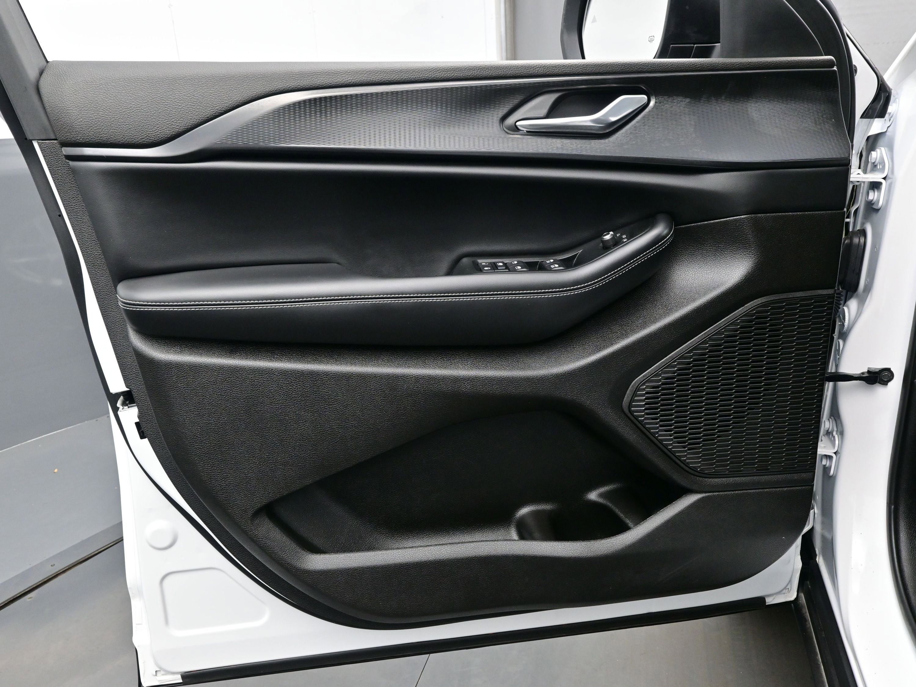 Used 2025 Jeep Grand Cherokee Laredo X w/ Luxury Tech Group I image 10