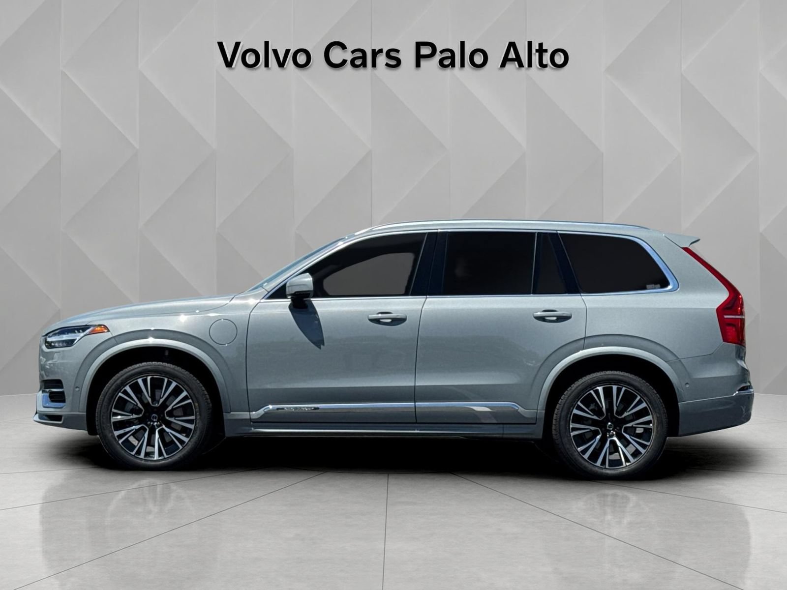 Certified 2024 Volvo XC90 T8 Plus w/ Protection Package Premier AWD/4WD image 7
